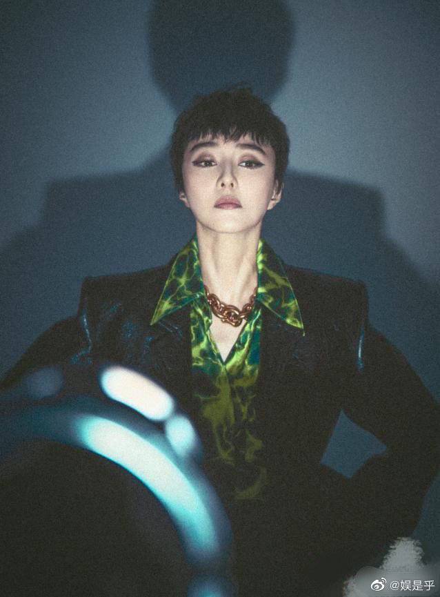 范冰冰|范冰冰再现范爷精彩，以国际范强势复出，高调亮相英国杂志封面