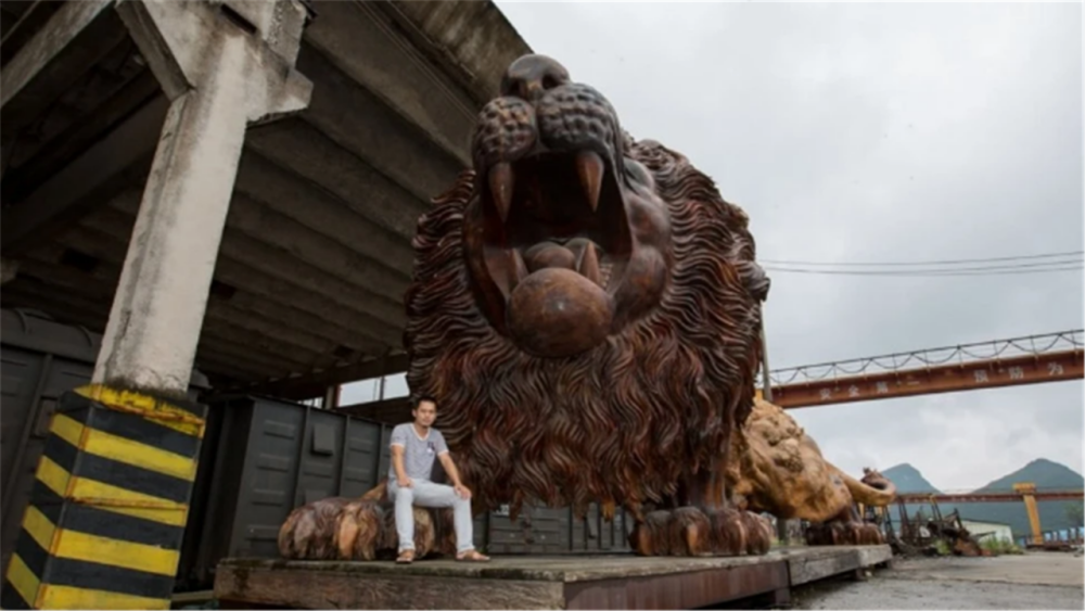 雕刻|广西男子雕刻15米“巨型狮子”，号称没有1000万不卖，现状如何？