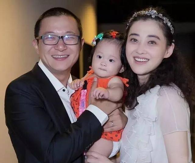 梅婷|45岁梅婷终嫁爱情，两度闪婚被丈夫宠出公主病，前夫曾被砍十几刀