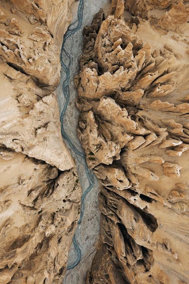 峡谷裂缝图片