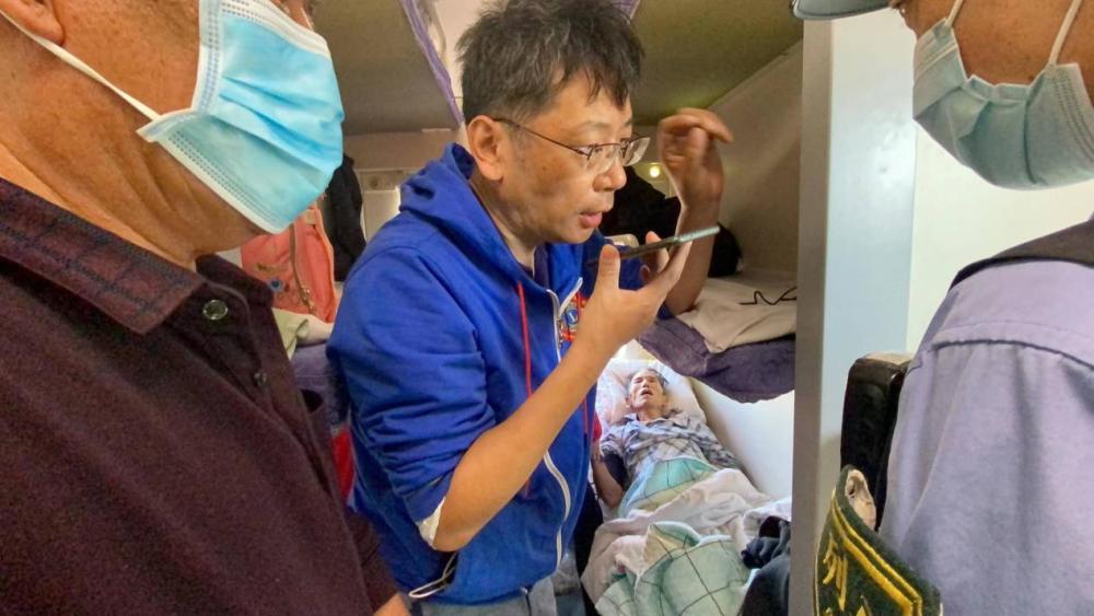北京|乘客突然休克，北京医生在火车上抢救40分钟，最终仍离开世界