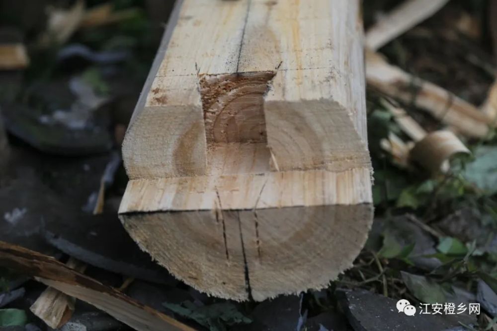 木工|坚守传统手艺！江安男子二十多岁学做木匠，一干就是40余年