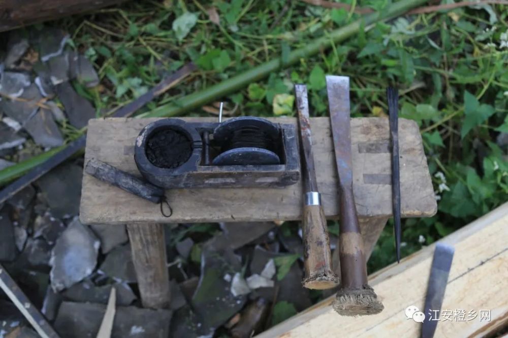 木工|坚守传统手艺！江安男子二十多岁学做木匠，一干就是40余年