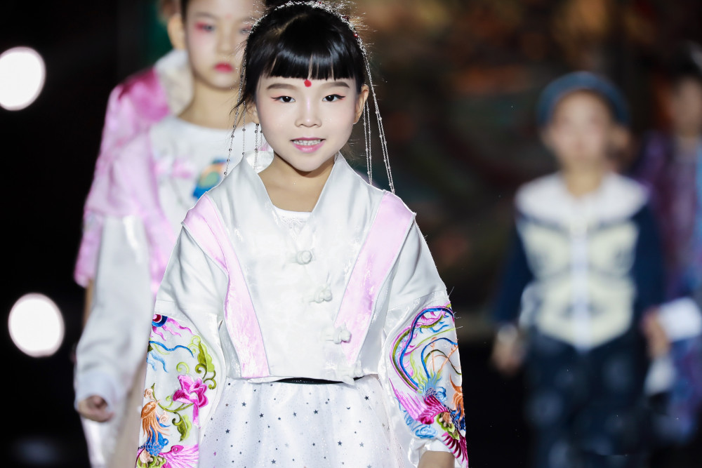 梦回唐潮|古阿新“梦回唐潮” 挺进西安环球少儿模特大赛