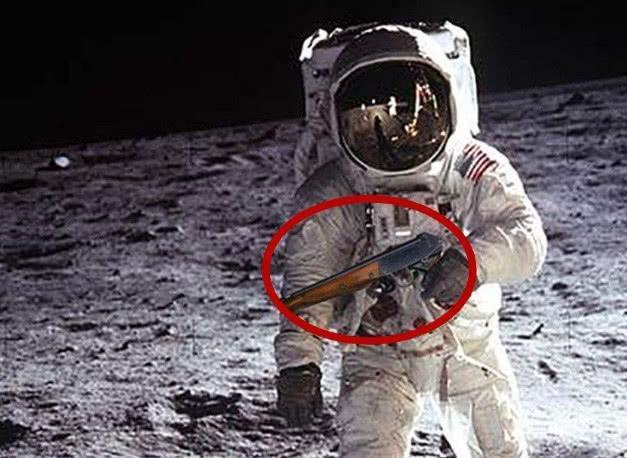 太空|杨利伟上太空前，为什么要装备一把枪？苏联的教训不能忘！