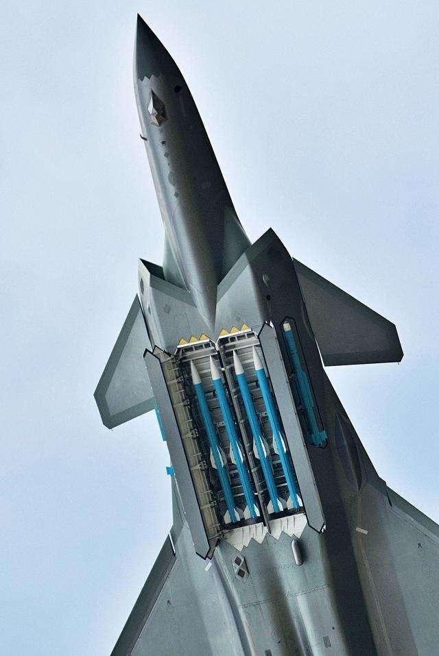 歼20机炮为固态激光专业文章显示功率百千瓦射程15千米