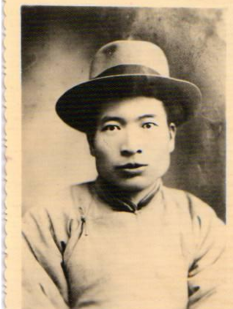 年8月13日的清晨,段振武乘坐大卡车来到了赤水,他走进王尚德的房门中