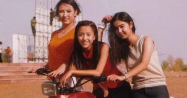 佟丽娅|痛快回应牵手事件的佟丽娅，不管离没离婚，都活成了大女主