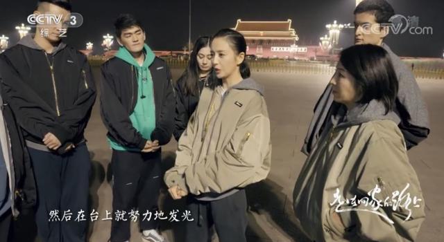 佟丽娅|痛快回应牵手事件的佟丽娅，不管离没离婚，都活成了大女主