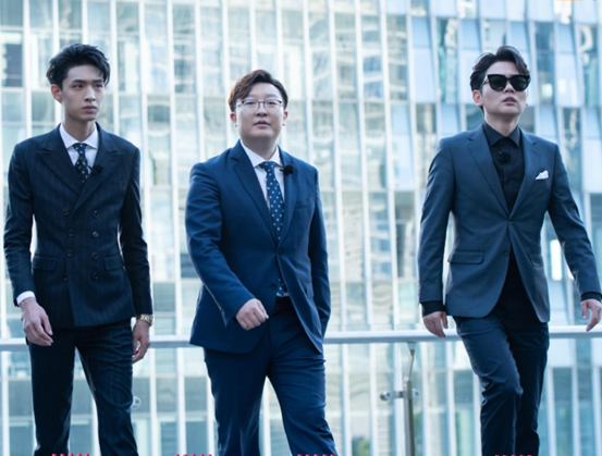 《德云斗笑社》第七期开场很惊艳,男团套上西装,每个人都很有型_腾讯