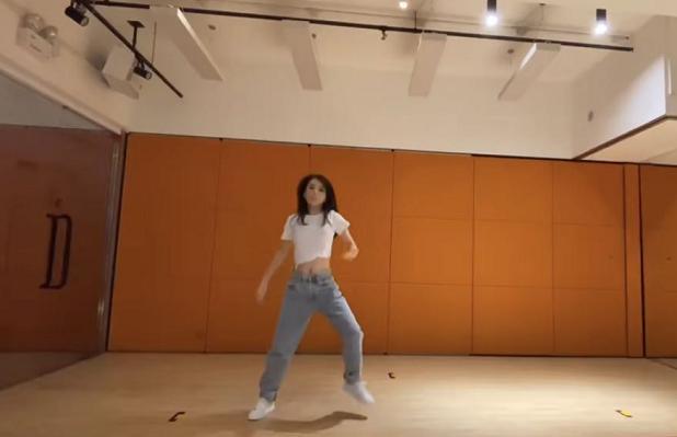 方媛|方媛带3岁大女儿理发，第一次剪发的郭咏希，乖巧懂事超配合