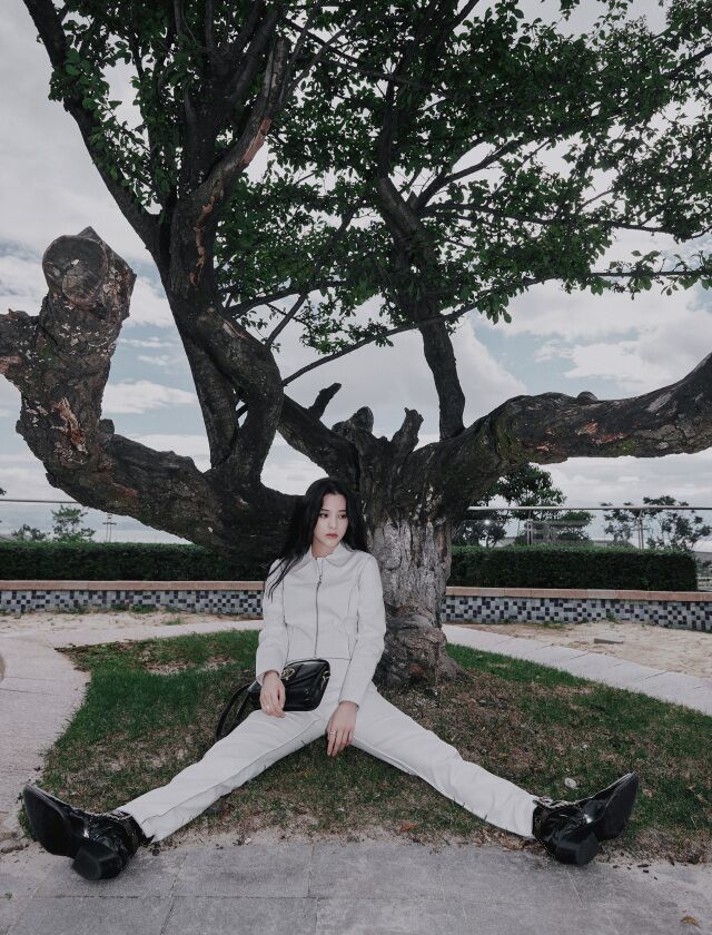 欧阳娜娜|欧阳娜娜近照曝光，“懒汉坐姿”引热议，被指影响淑女气质