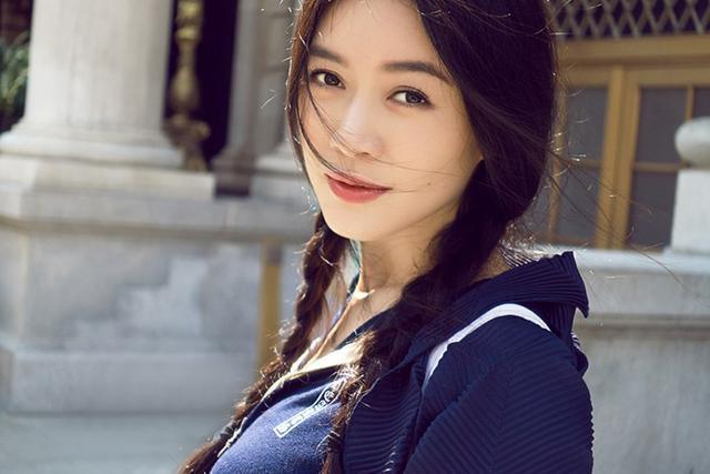 当红时两度息影,弃艺从商,今43岁单身未婚,专心事业成女强人