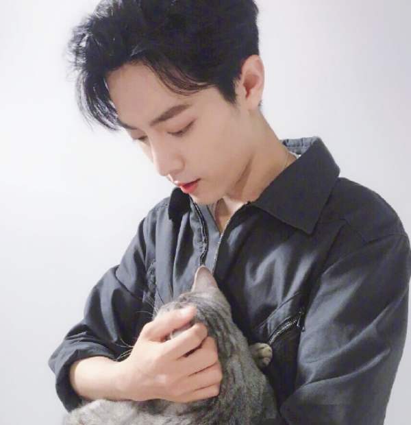 肖战|肖战生日惹争议，官方下场为肖战澄清，放过这个爱笑的男孩吧！