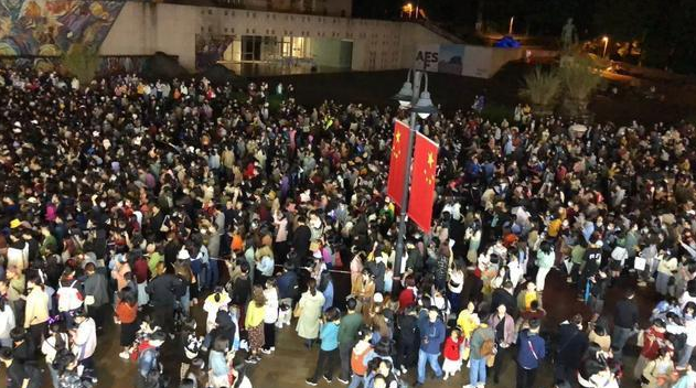 肖战|肖战生日惹争议，官方下场为肖战澄清，放过这个爱笑的男孩吧！