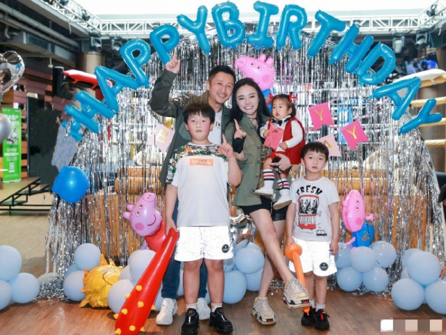 冉莹颖|邹市明晒夫妻合照为老婆庆生：生日快乐兄弟，冉莹颖好身材抢镜