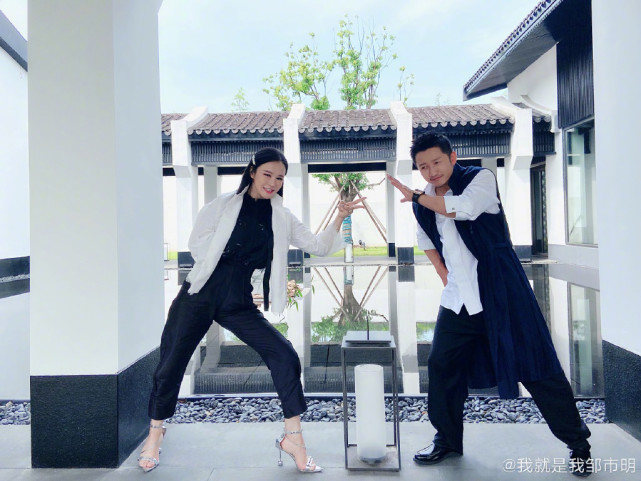 冉莹颖|邹市明晒夫妻合照为老婆庆生：生日快乐兄弟，冉莹颖好身材抢镜
