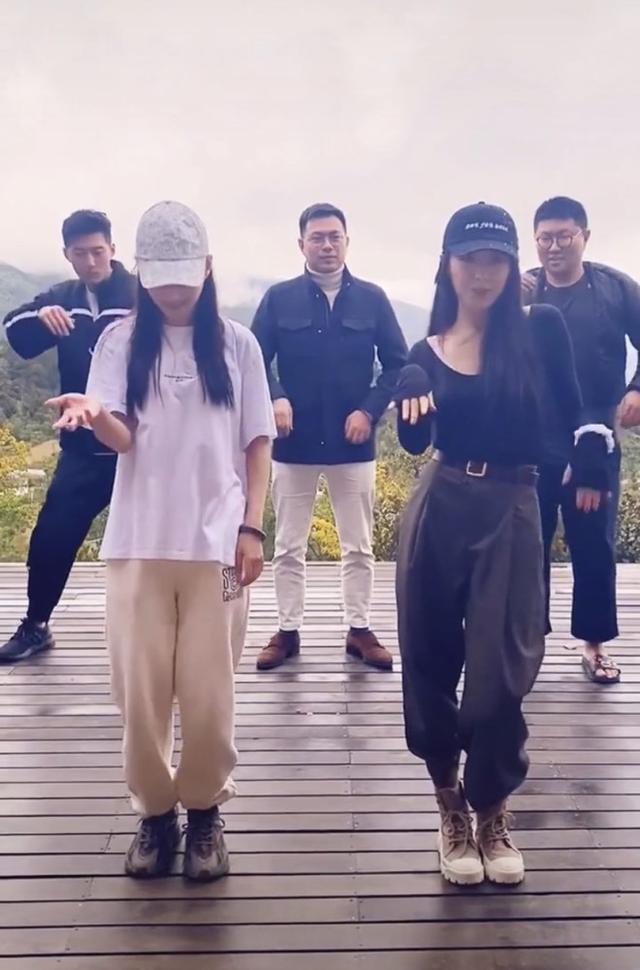 何超莲|敌人的敌人就是朋友？何超莲与窦骁约会，邀请何猷君前女友一起玩