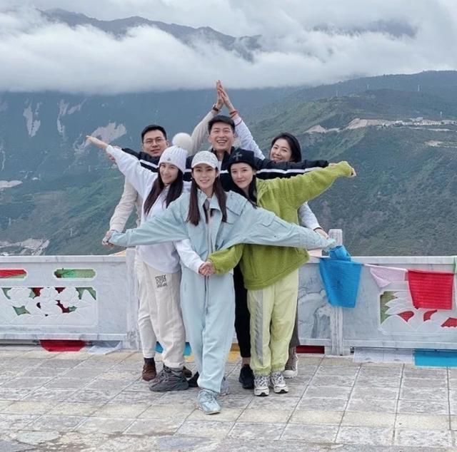 何超莲|敌人的敌人就是朋友？何超莲与窦骁约会，邀请何猷君前女友一起玩