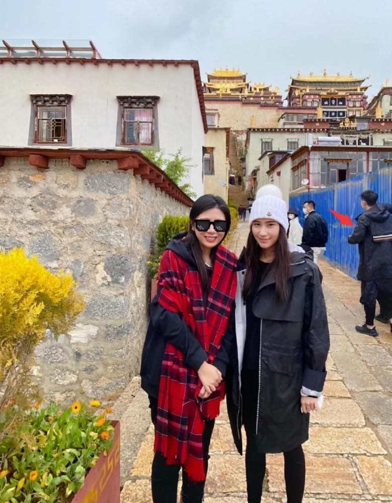 何超莲|敌人的敌人就是朋友？何超莲与窦骁约会，邀请何猷君前女友一起玩