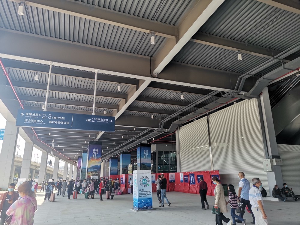 昆明火车站南广场投入使用的第一周人流量大