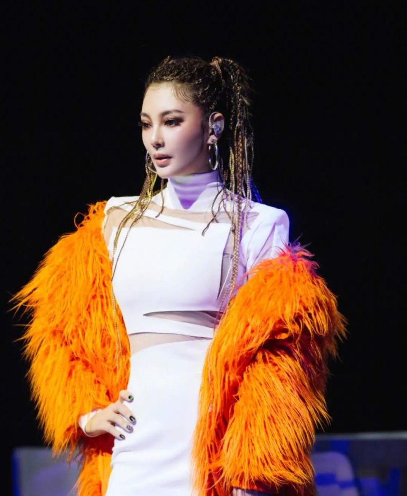 张雨绮|张雨绮再爆金句：“卡里有钱不需要理智”，豪爽性格圈粉无数！