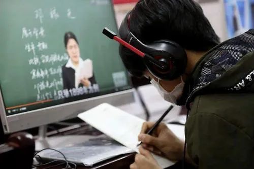 清华北大毕业生扎堆教网课，背后原因是什么？