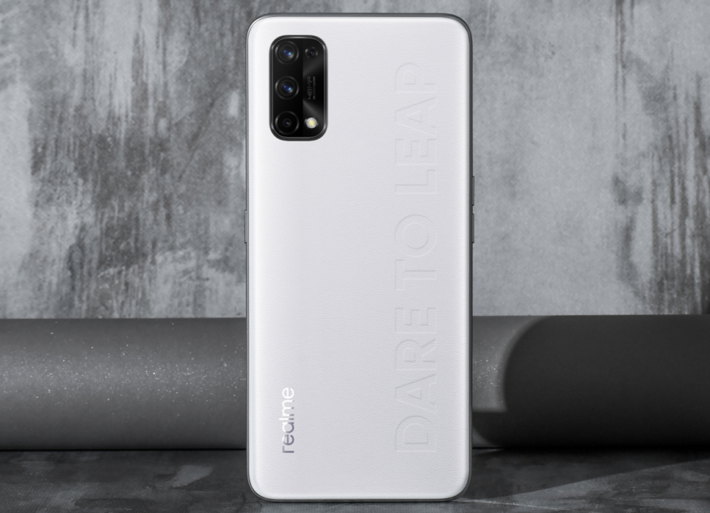 官方公布真我q2手机的真机照!与真我x7背面一样材质不同_腾讯新闻