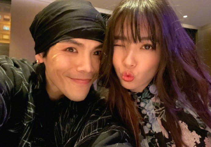 郭碧婷|向佐陪产郭碧婷三天不换衣服原因曝光，为逗郭碧婷开心再穿皮卡丘衣服