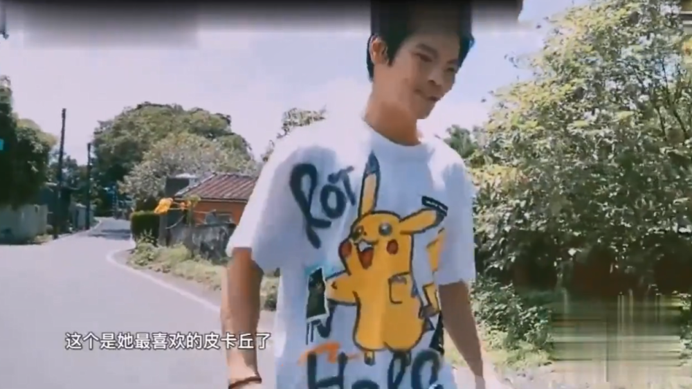 郭碧婷|向佐陪产郭碧婷三天不换衣服原因曝光，为逗郭碧婷开心再穿皮卡丘衣服