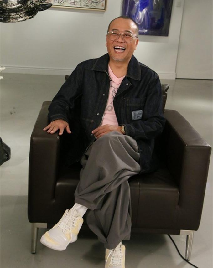 59岁欧阳震华近照胡子全白显老曝与富婆结婚24年不生娃原因