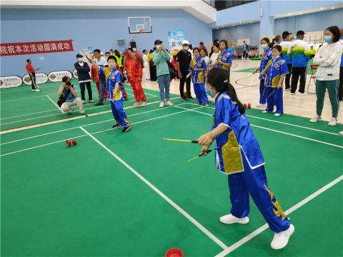 海淀定慧里小學(xué)包攬空竹比拼集體一等獎、雙人對拋項(xiàng)目冠亞軍