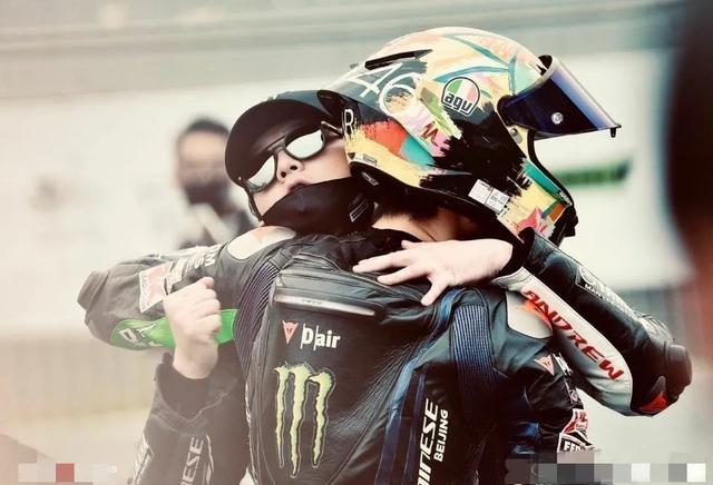 王一博|又一明星力挺王一博！杨迪发声抱不平，怒斥胡通明“有够垃圾”