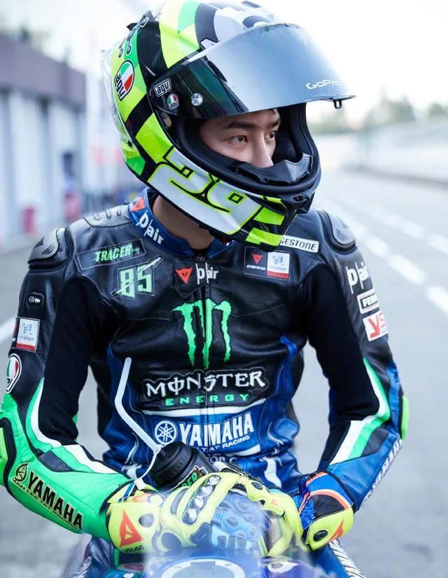 王一博|又一明星力挺王一博！杨迪发声抱不平，怒斥胡通明“有够垃圾”