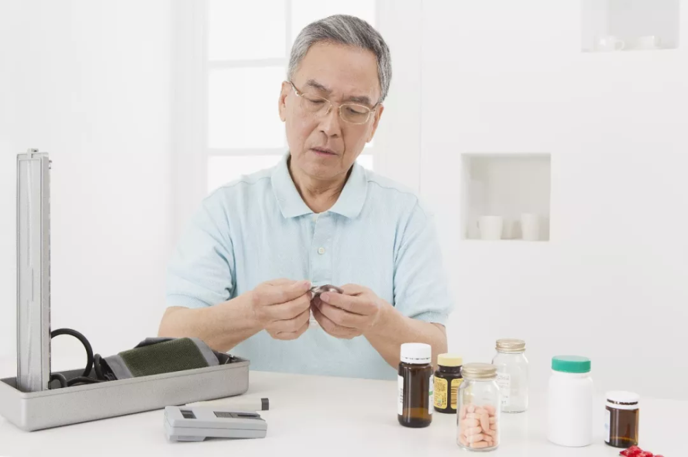 动脉|胆固醇一升高，你将面临2大危害，每一个都让人后怕！