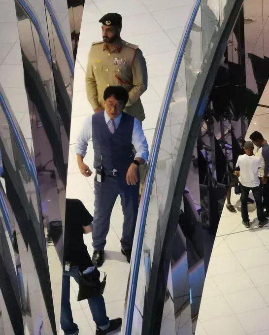 成龙|成龙老了！新电影《急先锋》票房扑街，再无经典打斗场面