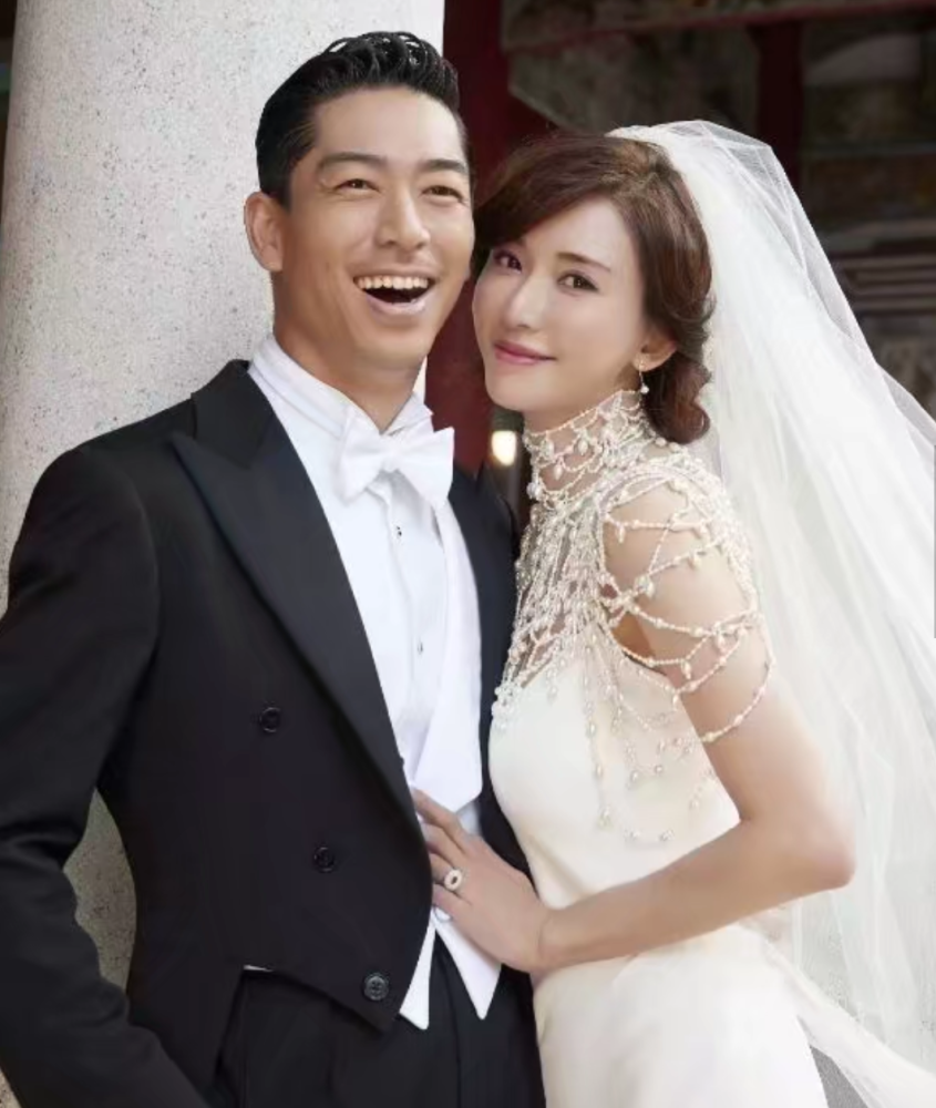 林志玲|林志玲术后和友人自拍状态好，曾被造谣家暴照流出与老公正式离婚