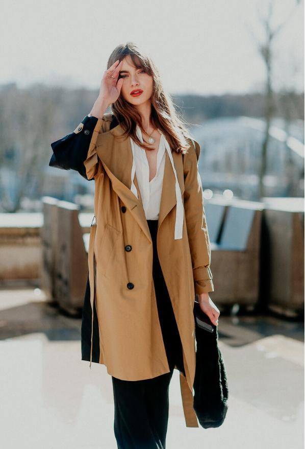 今秋卡其色风衣被穿火了经典时髦还高级太适合中年女性