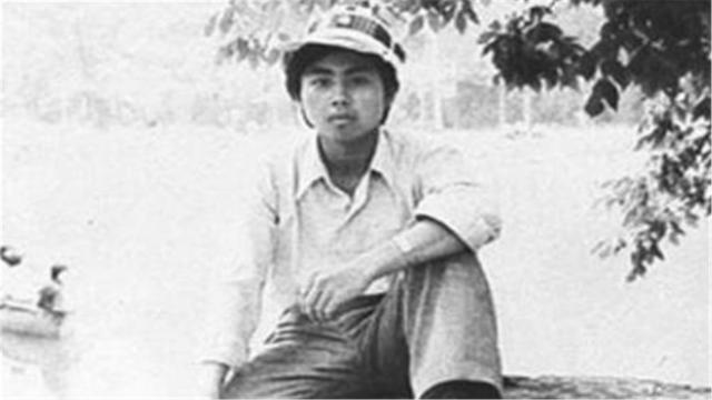 海子|他15岁考上北大，25岁卧轨自杀，留下首诗人人都会背