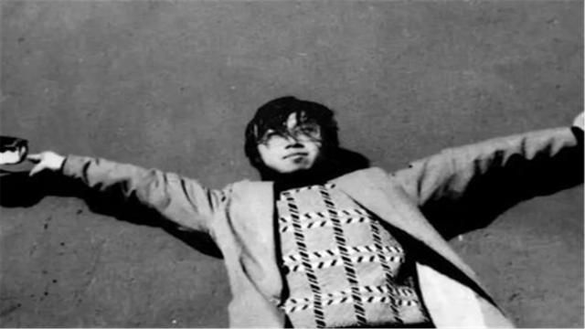 海子|他15岁考上北大，25岁卧轨自杀，留下首诗人人都会背