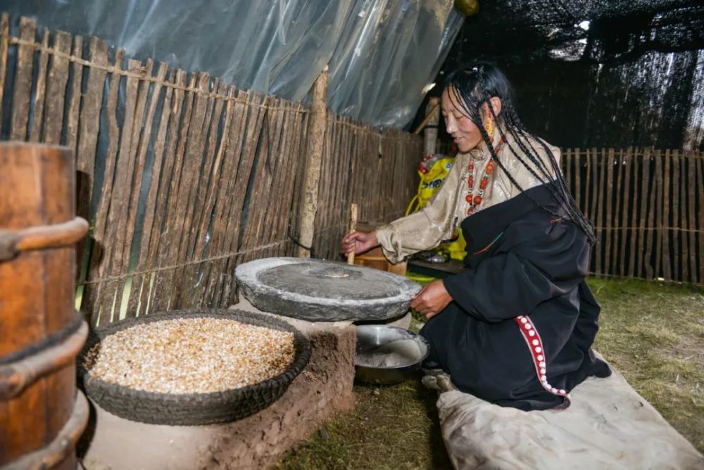 黑帐篷:驮在牦牛背上的家园