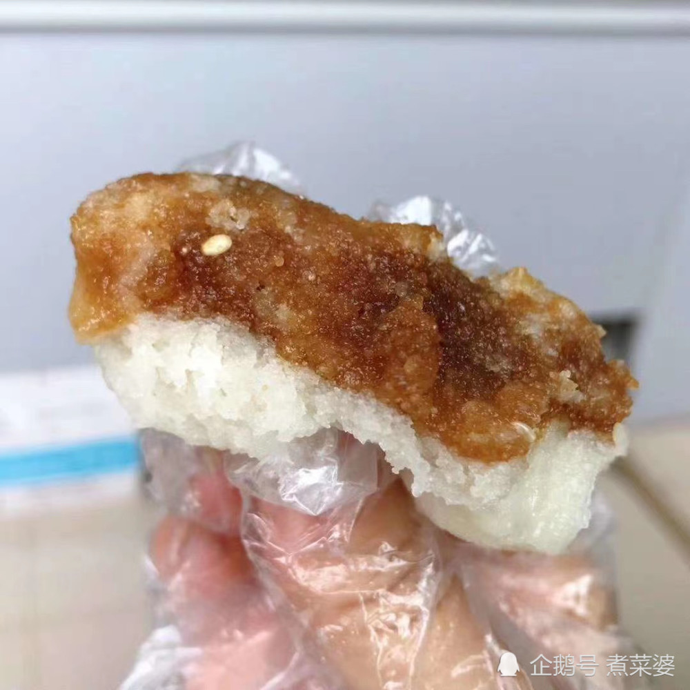 蒸糕粑粑这道美食,很多人都没见过,这是我们思普地区独有的习俗美食.