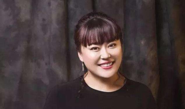 李菁菁|李菁菁与小男友秀恩爱，男友对她撒娇甜喊宝贝，怒怼网友要做自己