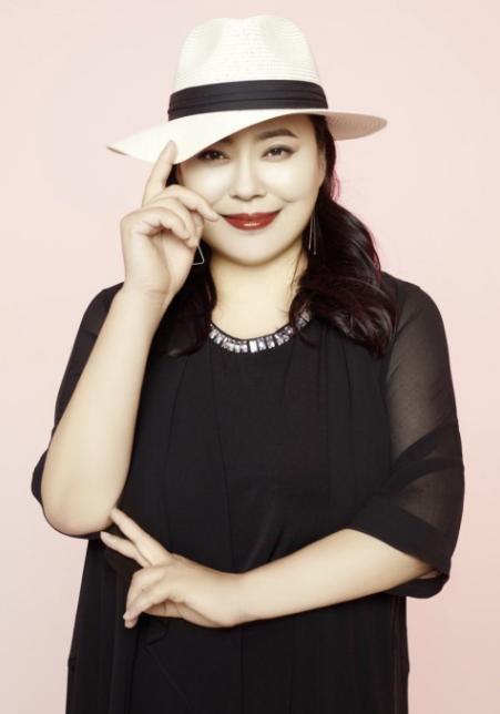 李菁菁|李菁菁与小男友秀恩爱，男友对她撒娇甜喊宝贝，怒怼网友要做自己