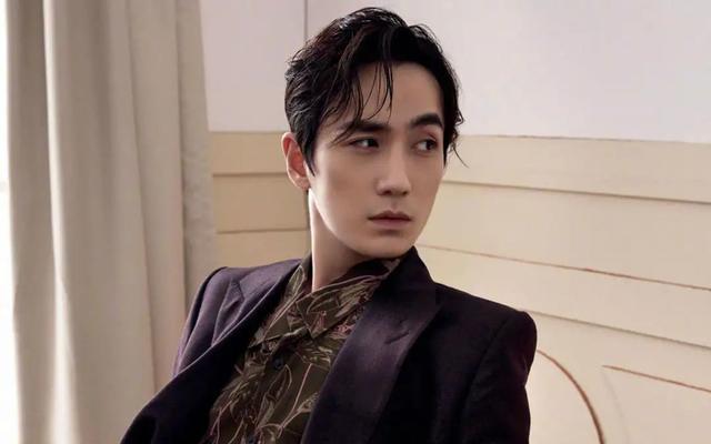 朱一龙|朱一龙否认隐婚生子被指避重就轻，遭网红怒骂：当爹不敢认没骨气