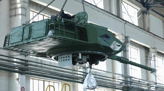 15式主战坦克炮塔用特种装甲钢机器人焊接方便布置复合装甲