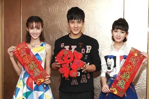 金晨|她终于傍上条粗腿了