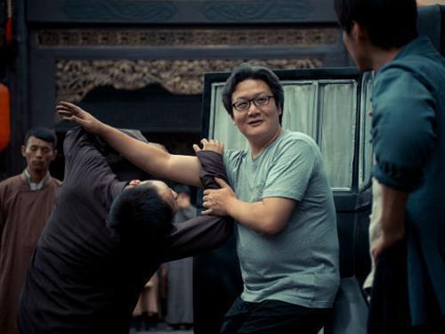 白色游泳衣|“民国武侠”作家徐皓峰，新书《白色游泳衣》为何要写老炮青春？