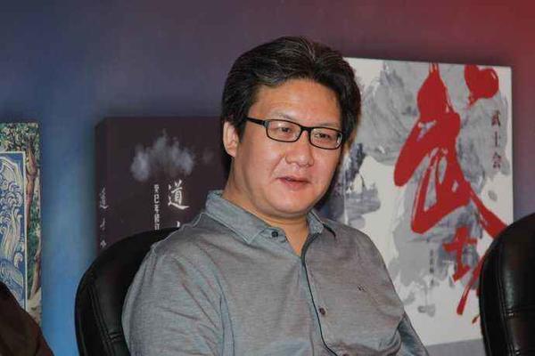 白色游泳衣|“民国武侠”作家徐皓峰，新书《白色游泳衣》为何要写老炮青春？