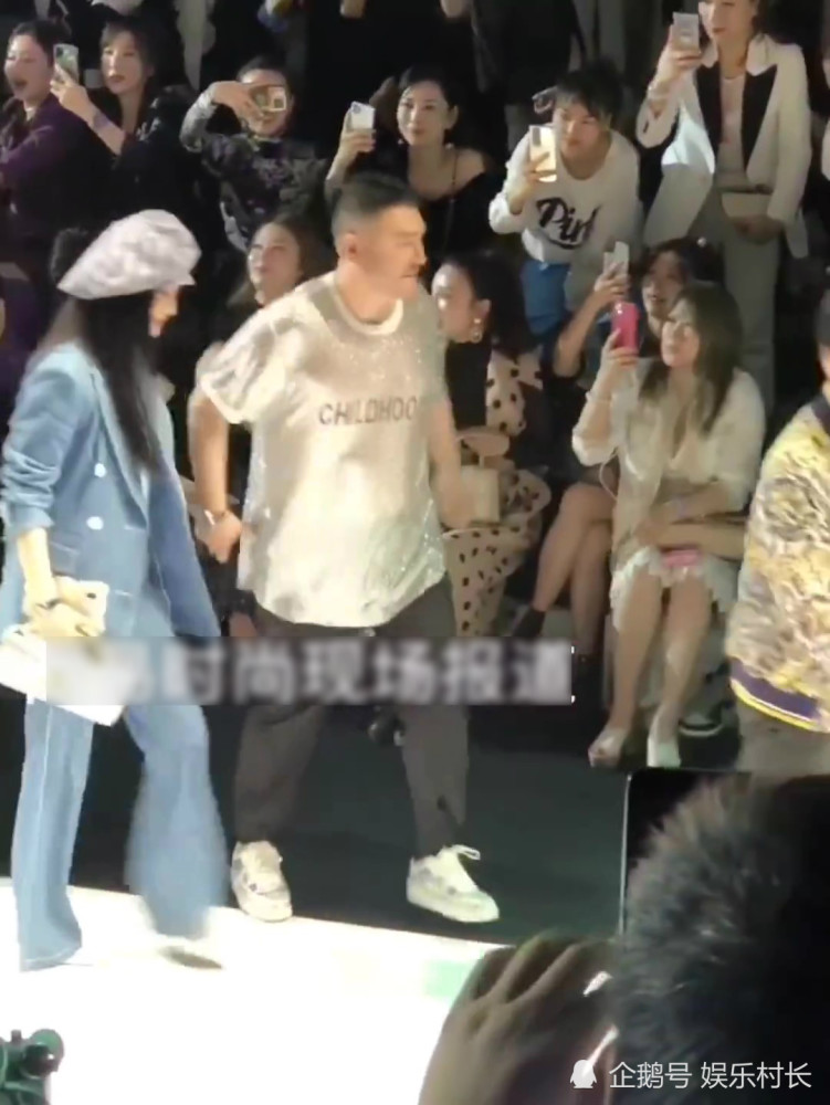 范冰冰|范冰冰参加上海时装周，被特殊照顾显大花身份，与马苏同框全程避嫌无交流